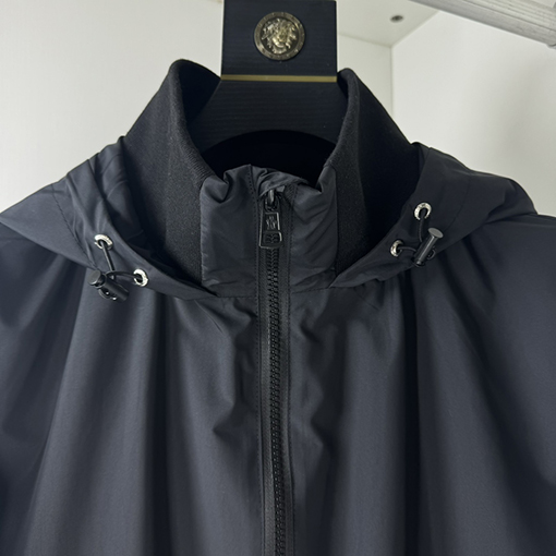 モンクレール 新しいジャケット／ウィンドブレーカー