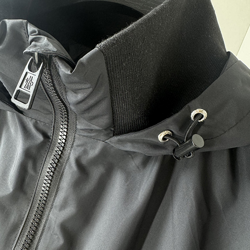 モンクレール 新しいジャケット／ウィンドブレーカー