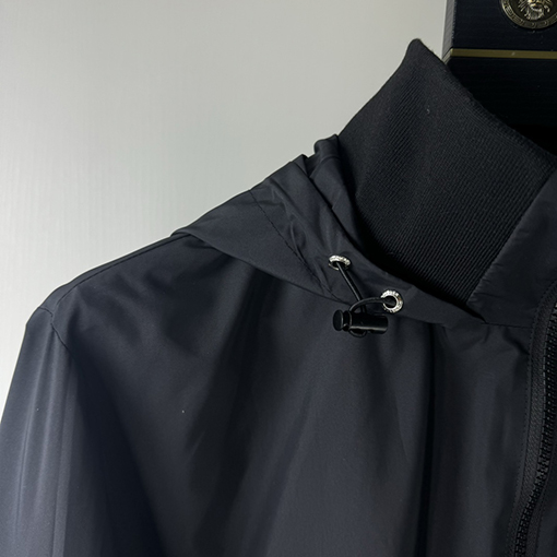 モンクレール 新しいジャケット／ウィンドブレーカー