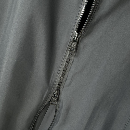 モンクレール 新しいジャケット／ウィンドブレーカー