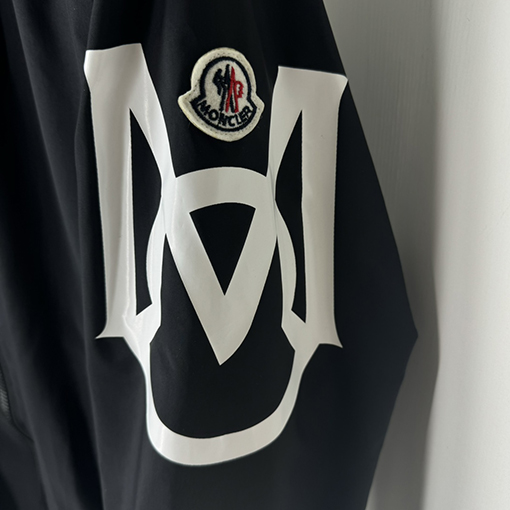 モンクレール 新しいジャケット／ウィンドブレーカー