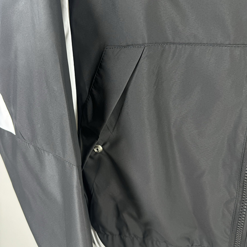 モンクレール MONCLER 黒と白のカラーブロックトレンチコートフード付きジャケット