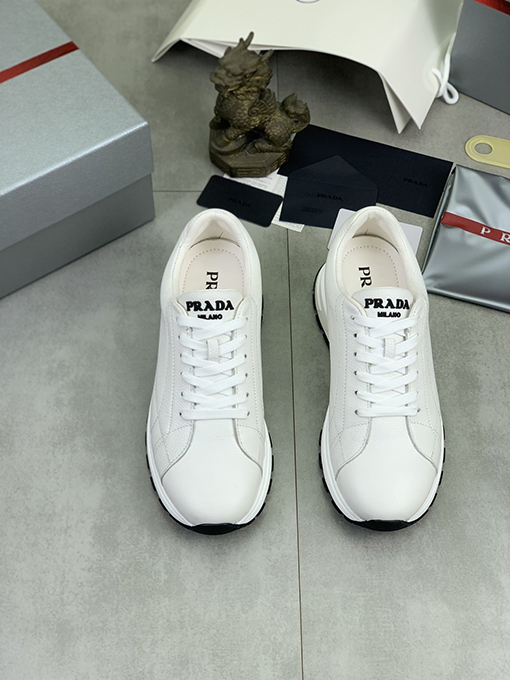 プラダ 人気のあるメンズシューズ