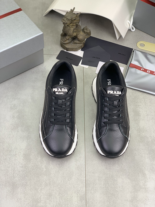 プラダ 人気のあるメンズシューズ