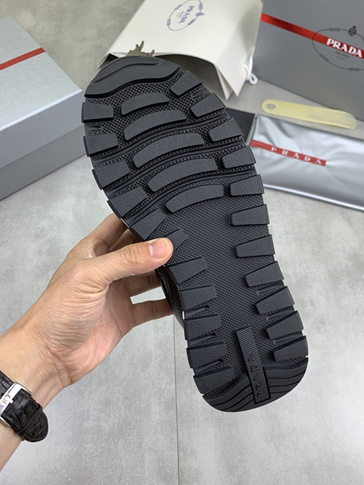 プラダ 人気のあるメンズシューズ