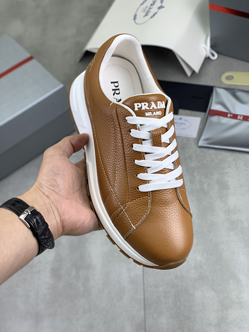 プラダ 人気のあるメンズシューズ