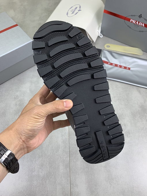 プラダ 人気のあるメンズシューズ