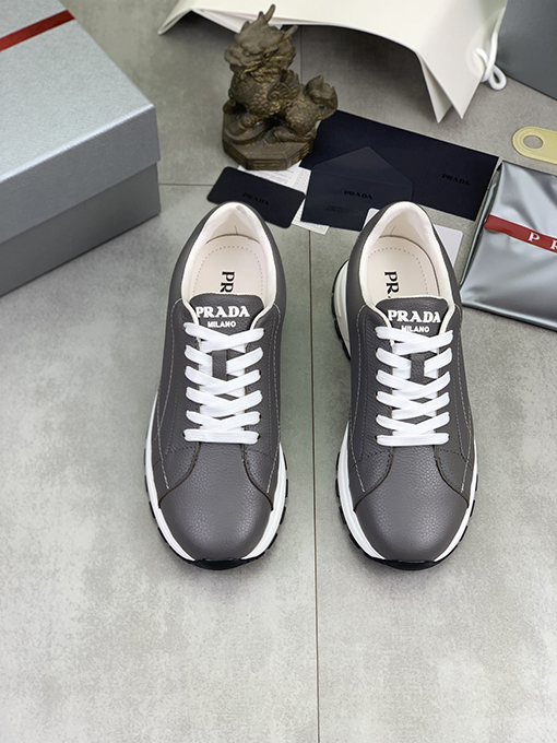 プラダ 人気のあるメンズシューズ