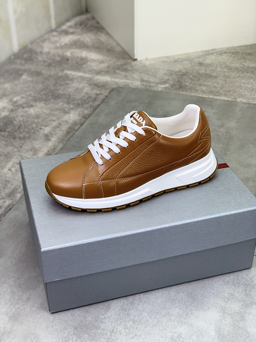 プラダ 人気のあるメンズシューズ