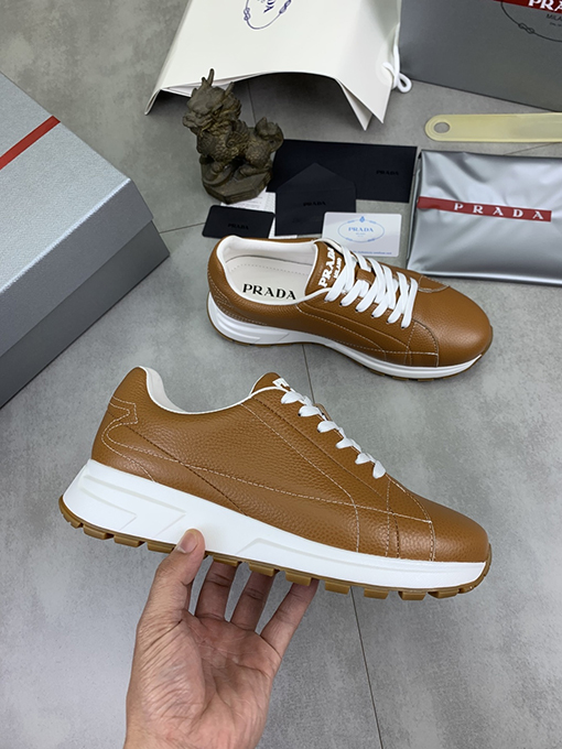 プラダ 人気のあるメンズシューズ