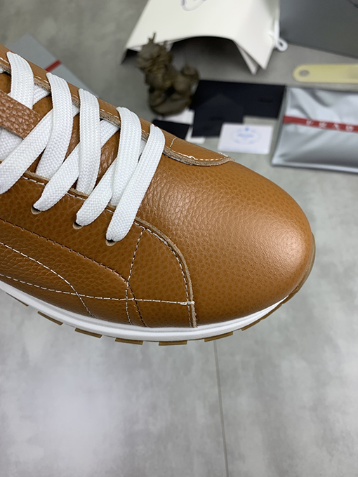 プラダ 人気のあるメンズシューズ