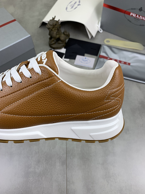 プラダ 人気のあるメンズシューズ