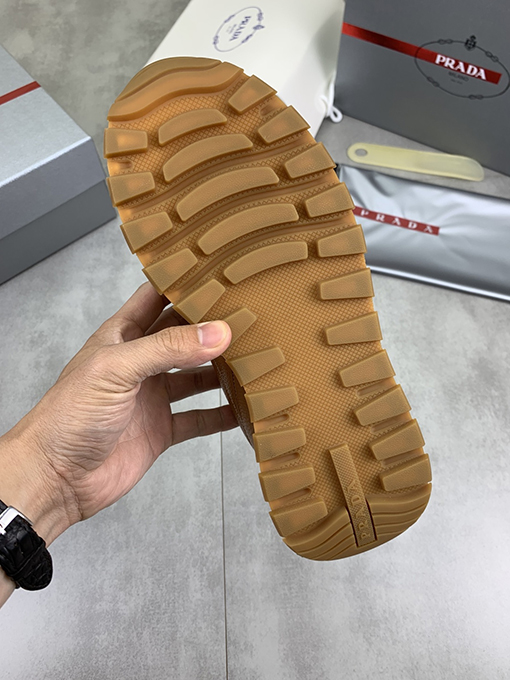 プラダ 人気のあるメンズシューズ