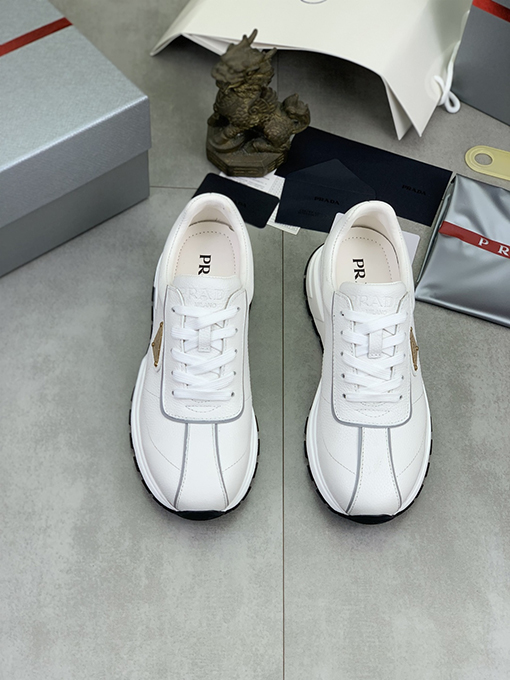 プラダ 新モデル人気のあるメンズシューズ