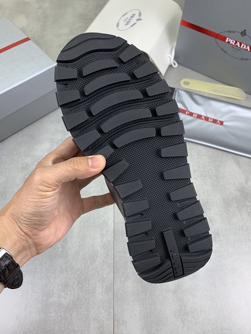 プラダ 新モデル人気のあるメンズシューズ