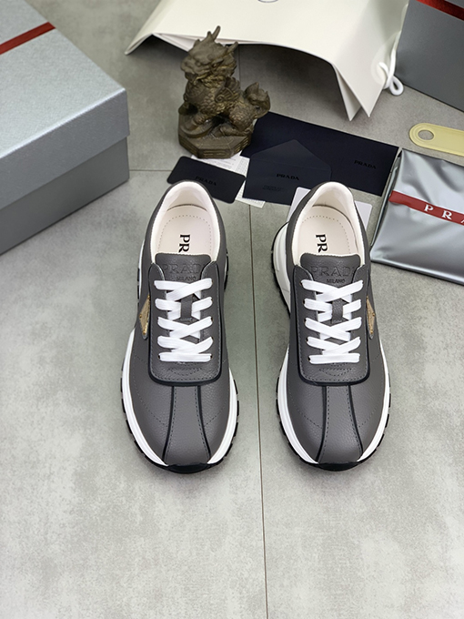 プラダ 新モデル人気のあるメンズシューズ