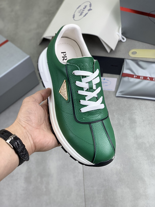 プラダ 新モデル人気のあるメンズシューズ