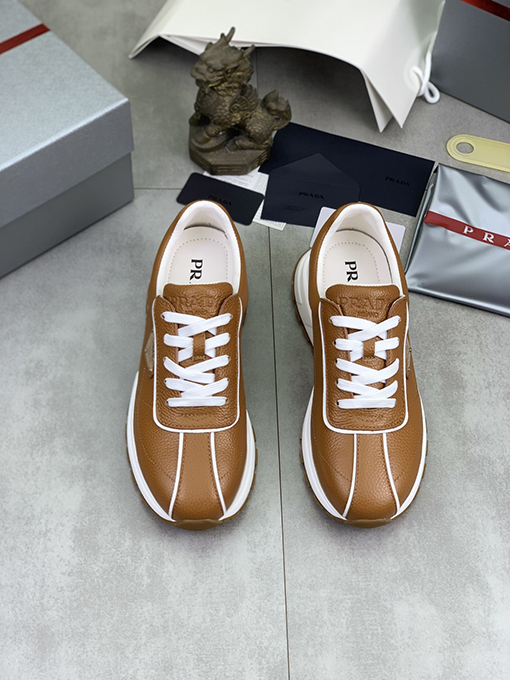 プラダ 新モデル人気のあるメンズシューズ