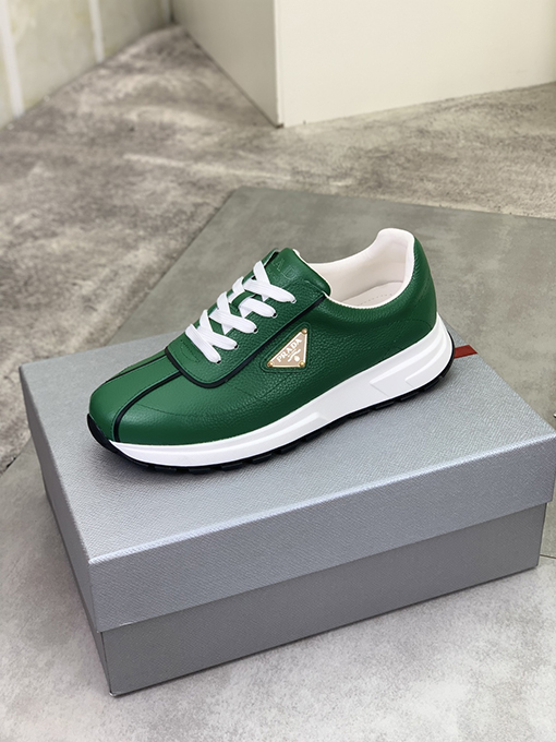 プラダ 新モデル人気のあるメンズシューズ