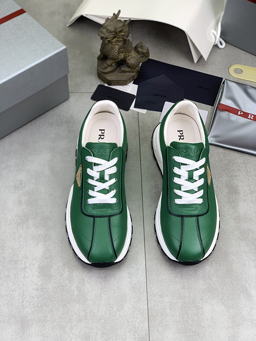 プラダ 新モデル人気のあるメンズシューズ