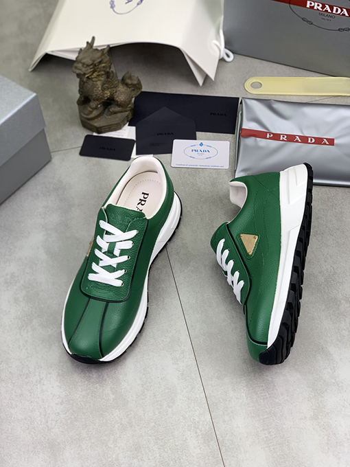 プラダ 新モデル人気のあるメンズシューズ