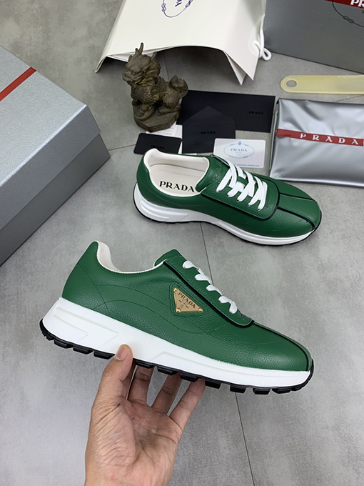 プラダ 新モデル人気のあるメンズシューズ