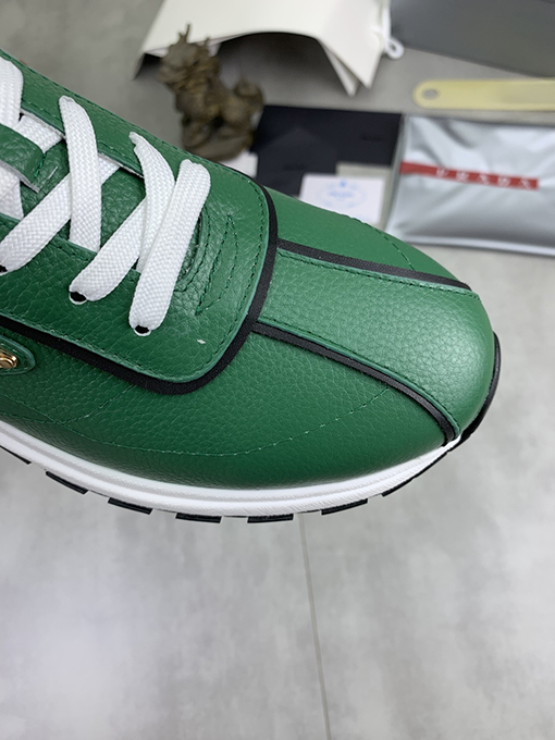 プラダ 新モデル人気のあるメンズシューズ