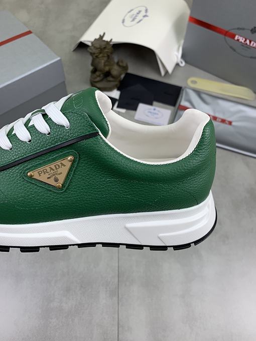 プラダ 新モデル人気のあるメンズシューズ