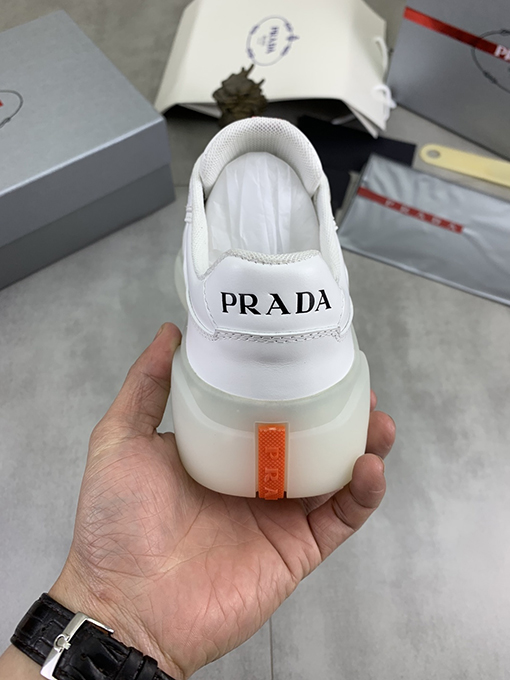 プラダブランドスーパーコピー トレンディで人気のメンズシューズ