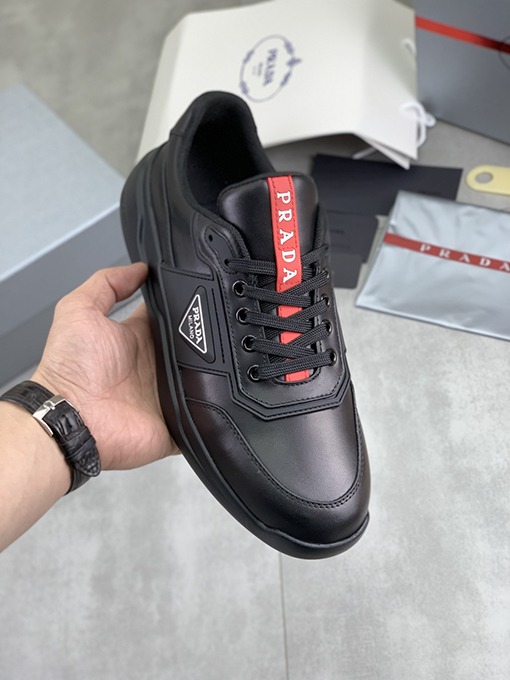 プラダブランドスーパーコピー トレンディで人気のメンズシューズ