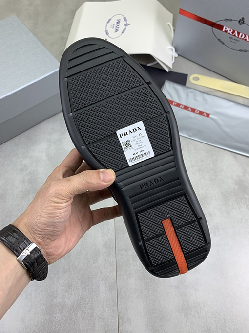 プラダブランドスーパーコピー トレンディで人気のメンズシューズ