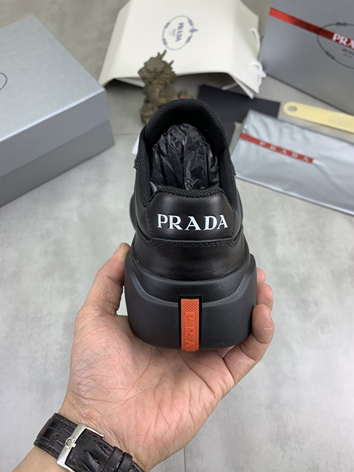 プラダブランドスーパーコピー トレンディで人気のメンズシューズ