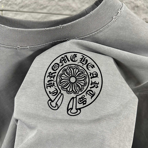 クロムハーツ 新モデルスタイルダメージヴィンテージ風フロッキーラインストーン付き半袖Tシャツ