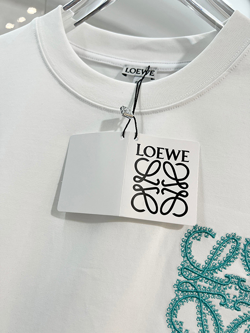 ロエベ LOEWE 青いつる植物のパッチワーク刺繍ロゴ入り半袖Tシャツ