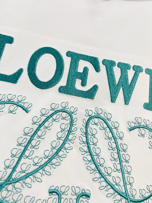 ロエベ LOEWE 青いつる植物のパッチワーク刺繍ロゴ入り半袖Tシャツ