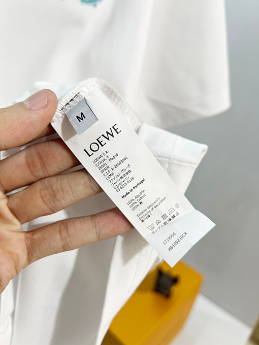 ロエベ LOEWE 青いつる植物のパッチワーク刺繍ロゴ入り半袖Tシャツ