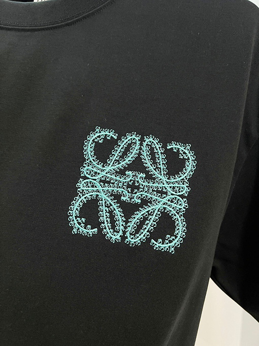 ロエベ LOEWE 青いつる植物のパッチワーク刺繍ロゴ入り半袖Tシャツ