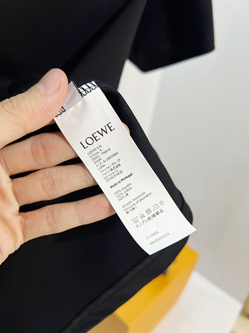 ロエベ LOEWE 青いつる植物のパッチワーク刺繍ロゴ入り半袖Tシャツ