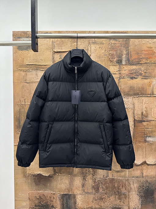 プラダ ナイロンダウンジャケット