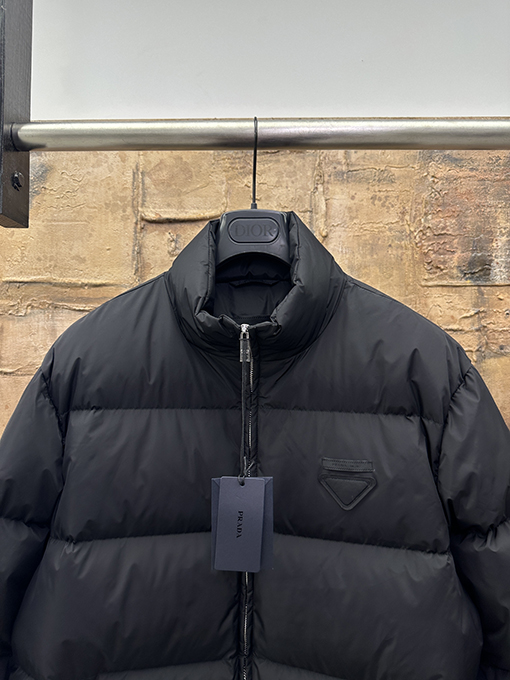 プラダ ナイロンダウンジャケット