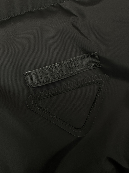 プラダ ナイロンダウンジャケット