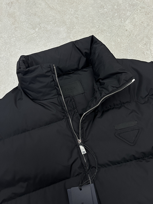 プラダ ナイロンダウンジャケット