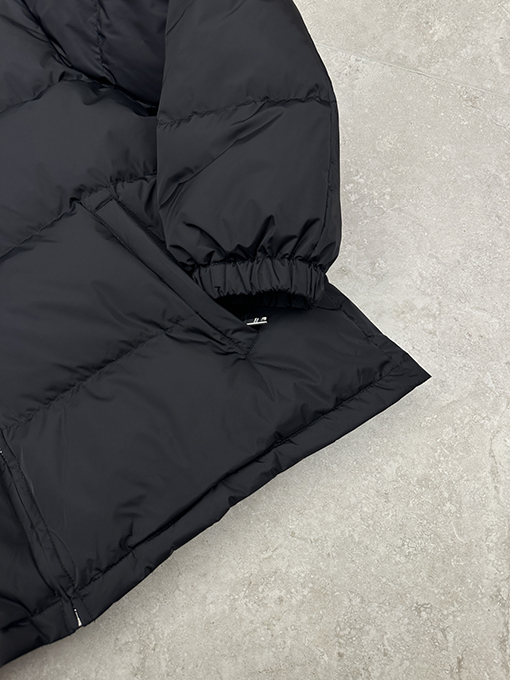 プラダ ナイロンダウンジャケット