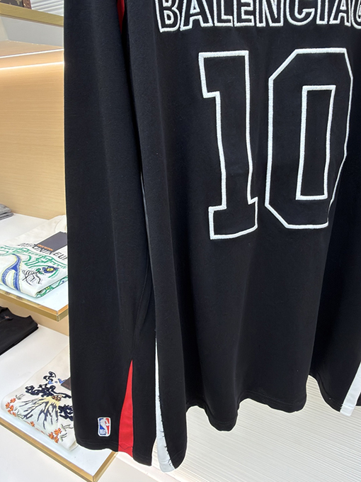 バレンシアガ Balenciaga NBA コラボレーション刺繍入り長袖シャツ