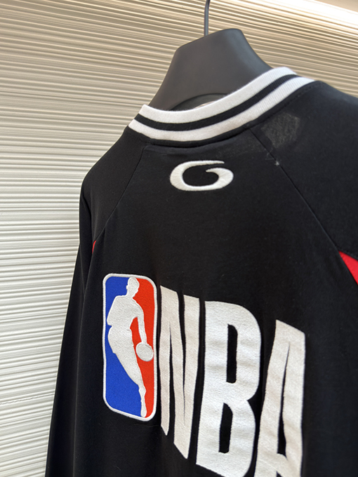 バレンシアガ Balenciaga NBA コラボレーション刺繍入り長袖シャツ