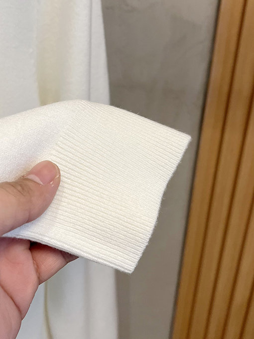 グッチ 新しいタートルネックウール