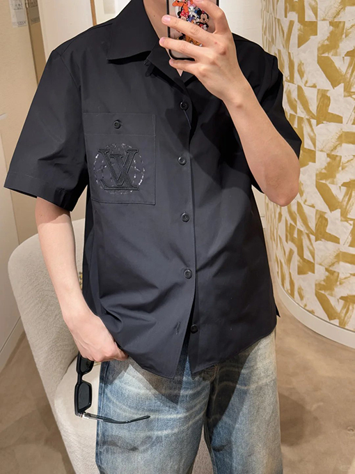 ルイヴィトンブランドコピー LV スパンコール刺繍入りポケット付き半袖シャツ