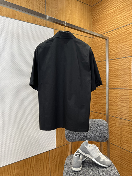 ルイヴィトンブランドコピー LV スパンコール刺繍入りポケット付き半袖シャツ