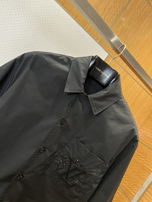 ルイヴィトンブランドコピー LV スパンコール刺繍入りポケット付き半袖シャツ