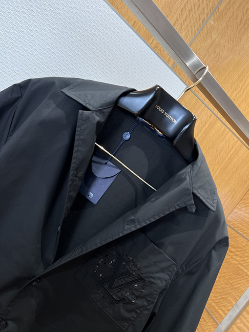 ルイヴィトンブランドコピー LV スパンコール刺繍入りポケット付き半袖シャツ